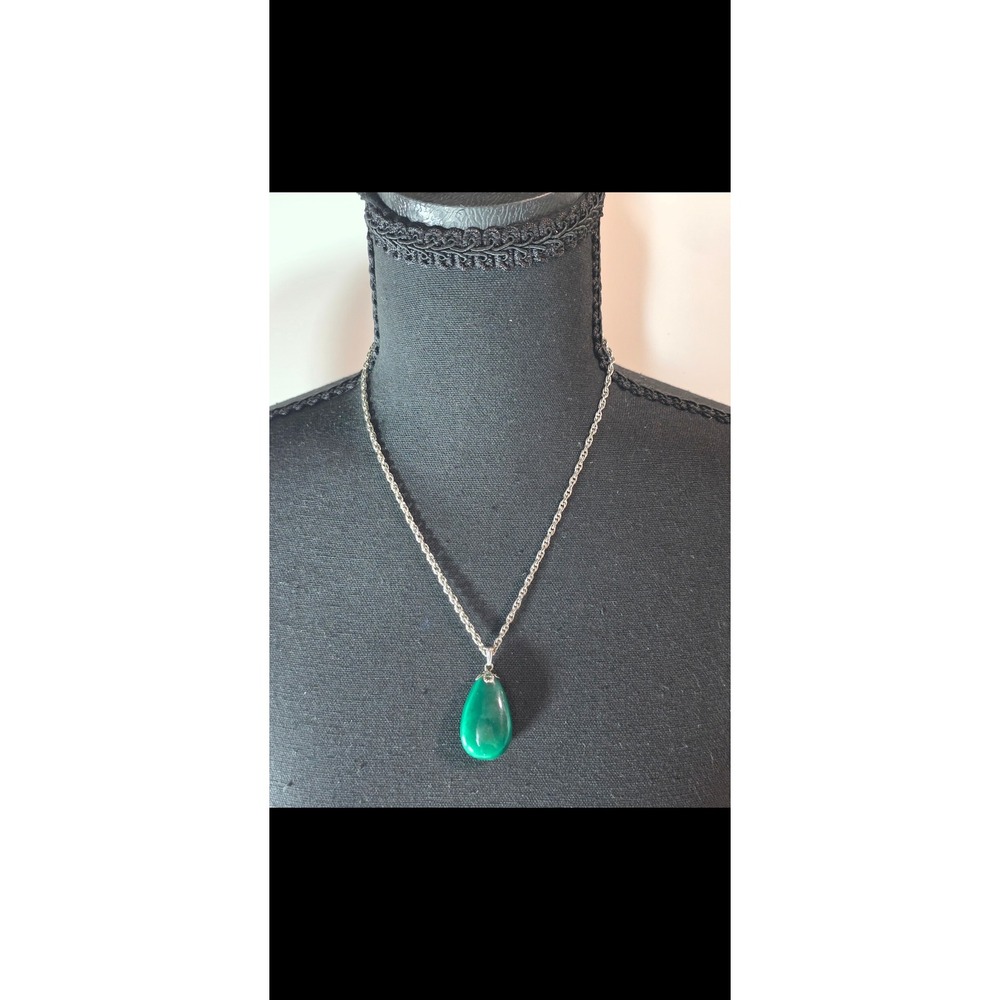 Vintage Artisan Southwestern Green Chalcedony Pear Pendant Silver Chain Necklace
